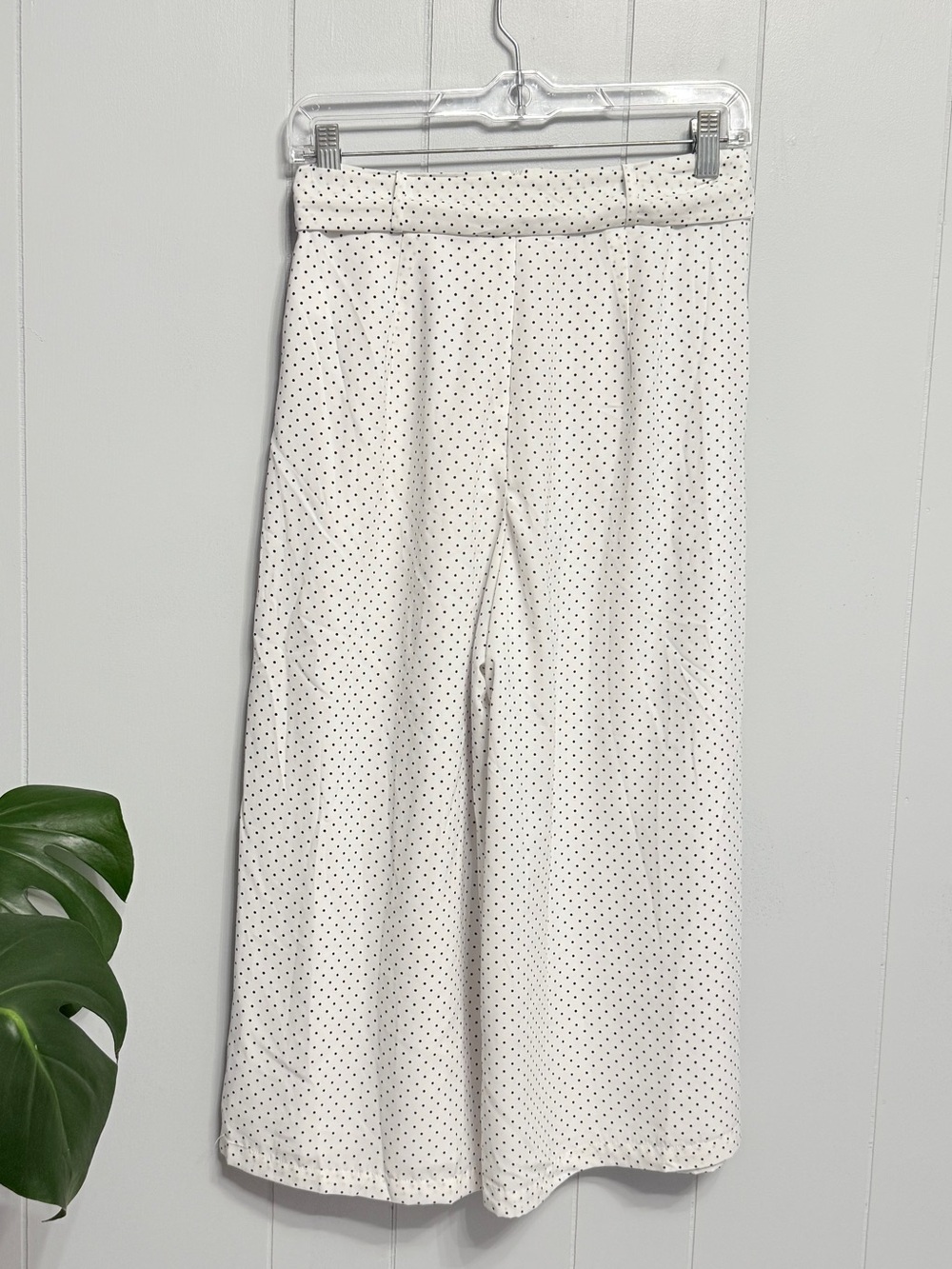 #5) Gianni Bini White Wide Leg Capri with Black Polka Dots and Waist Tie - Picture 3 of 8